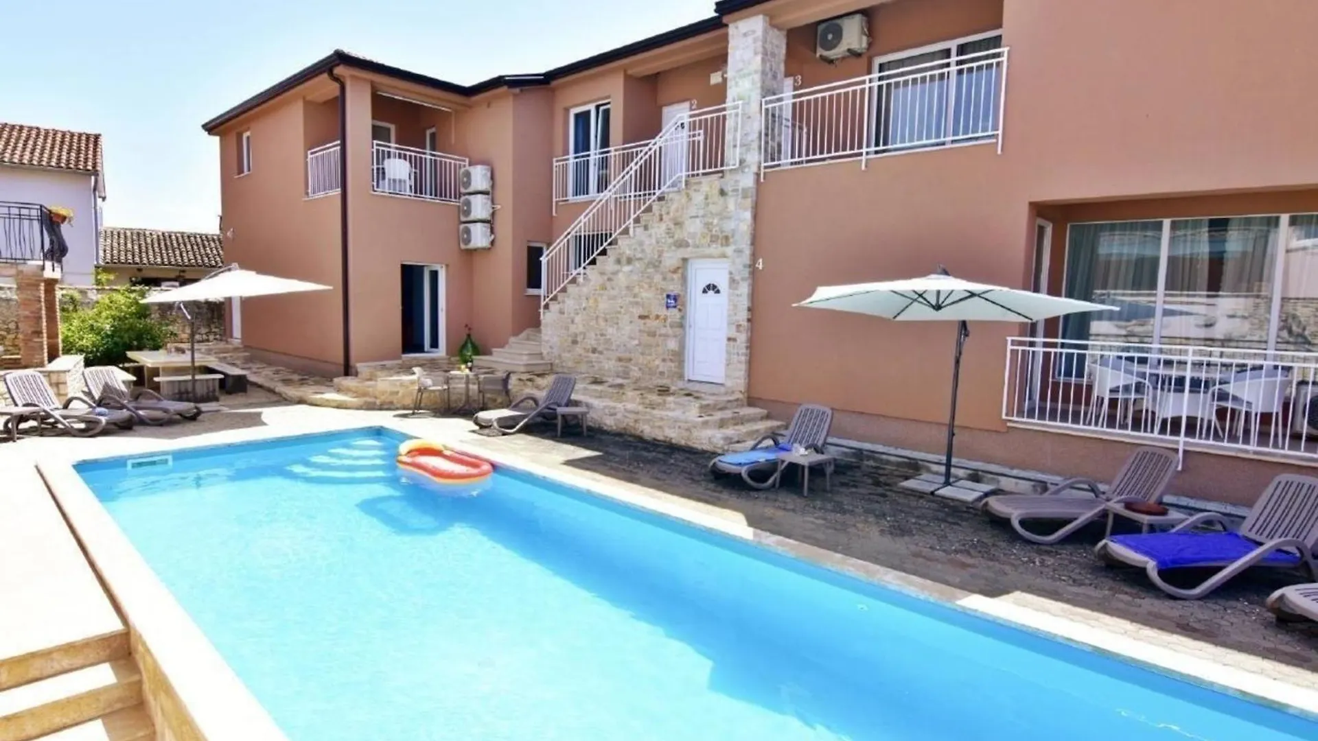 Gemuetliches Appartement In Tar Mit Garten, Gemeinschaftlichem Pool Und Grill Tar-Vabriga 0*,  Κροατία